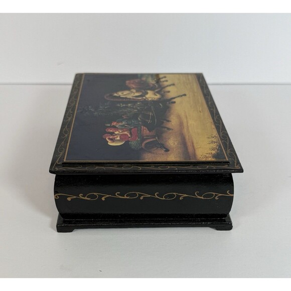 Russian lacquer box featuring a‎ "Troika" scene. Trinket / Jewelry Box - Picture 4 of 11